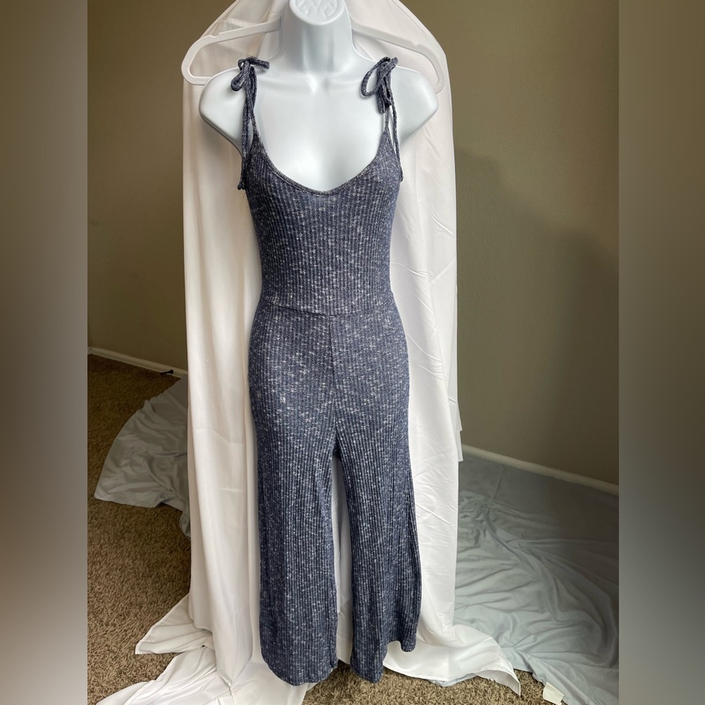 Ribbed knit cropped wide leg romper w/ adjustable straps!